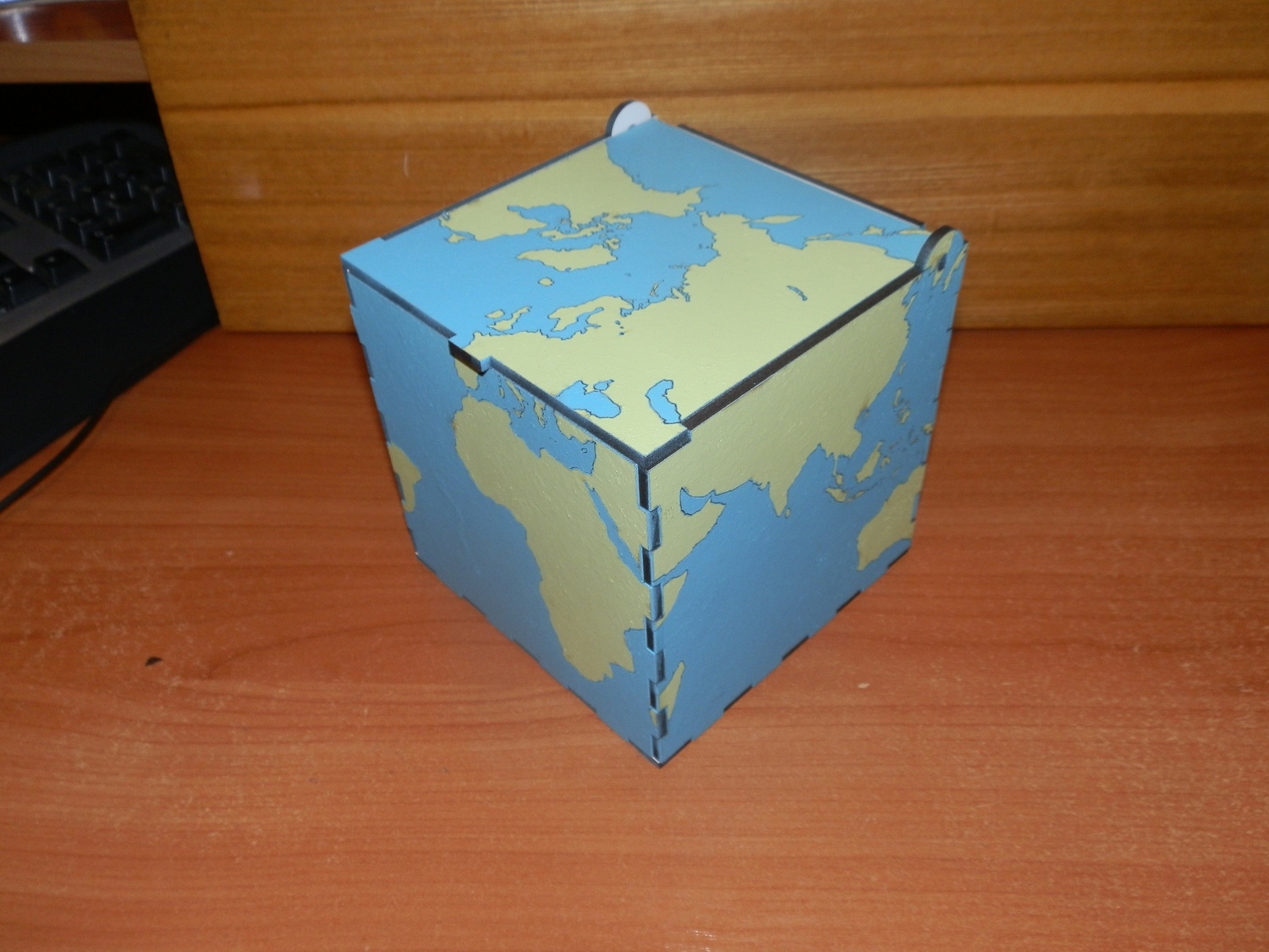 Laser Cut World Map Box Free DXF File